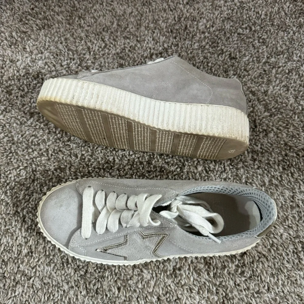 The Shoe Box Platform Tennis Shoes Size 6